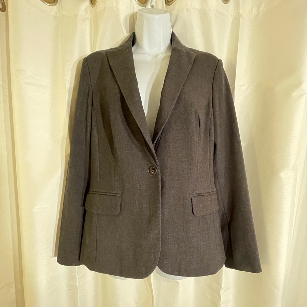 INC Darling gray jacket size 6 like new.